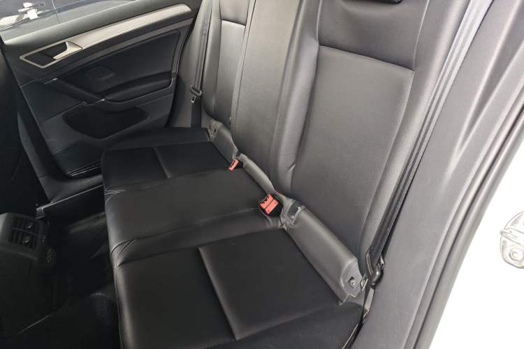 Used Volkswagen Golf 2019 200TSI DSG Comfort & Ambition Edition China VI Standard Left Rear Seat