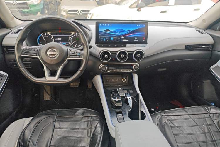 Used Nissan Sylphy 2023 Super Hybrid Electric Drive Ultra-Luxury Model Center Console
