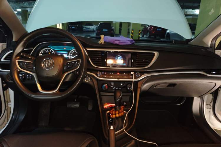 Used Buick GT 2021 Revised Version Flagship 1.5L Automatic Elite Edition Center Console