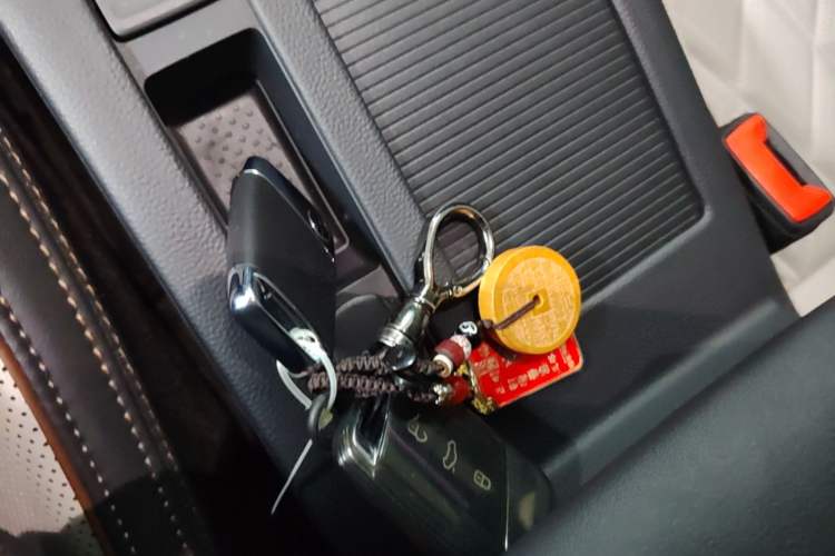 Used Volkswagen Magotan 2025 Zhongxiang Version 330TSI DSG Luxury Edition Vehicle Key