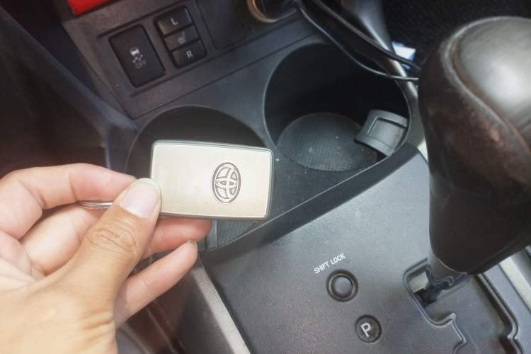 Used Toyota RAV4 2009 2.4L Automatic Luxury Edition Vehicle Key