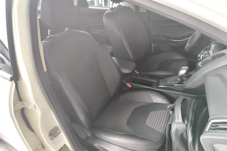 Used Ford Focus 2017 Sedan 1.6L Automatic Fashion Edition Smart Drive Version
