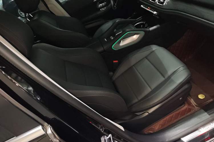 Used Mercedes-Benz GLE 2024 GLE 450 4MATIC Luxury Model Right Front Seat