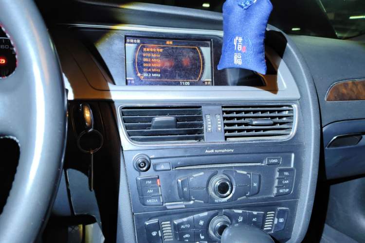 Used Audi A4L 2012 2.0 TFSI automatic Comfort trim level
