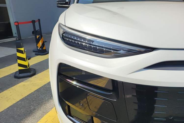 Used Audi Q6L e-tron 2026 First Launch Navigation Edition Right Front Headlight