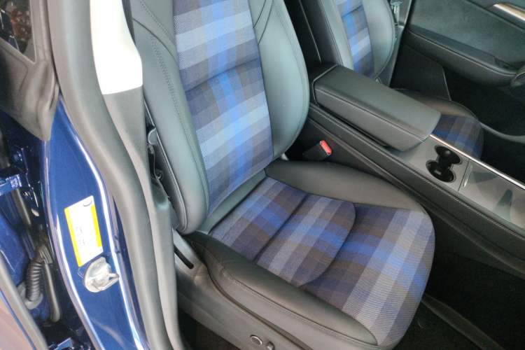 Used Tesla Model Y 2021 Long-Range All-Wheel-Drive Version Right Front Seat