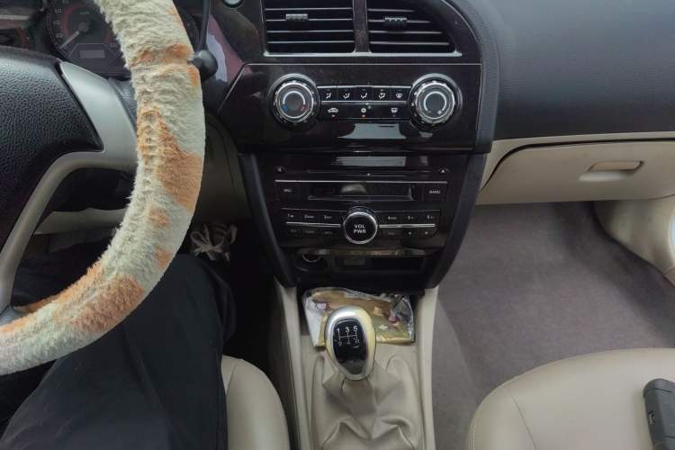 Used Soueast V3 Lingyue 2012 1.5L Manual New Happiness Edition