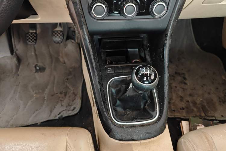 Used Volkswagen Golf 2011 1.4 TSI Manual Comfort Edition Gear Lever