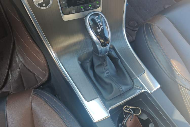 Used Volvo XC60 2015 T5 AWD Smart Drive Edition Gear Lever