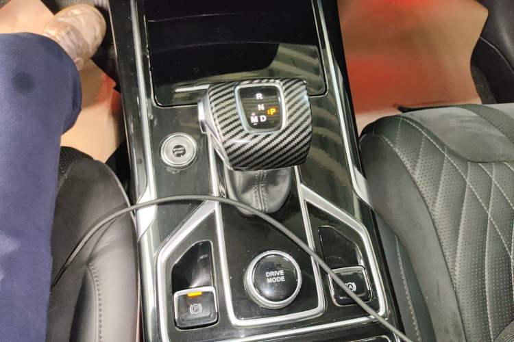 Used Hongqi HS5 2022 Facelifted Version 2.0T Smart Connect Flagship All-Wheel-Drive Edition Gear Lever