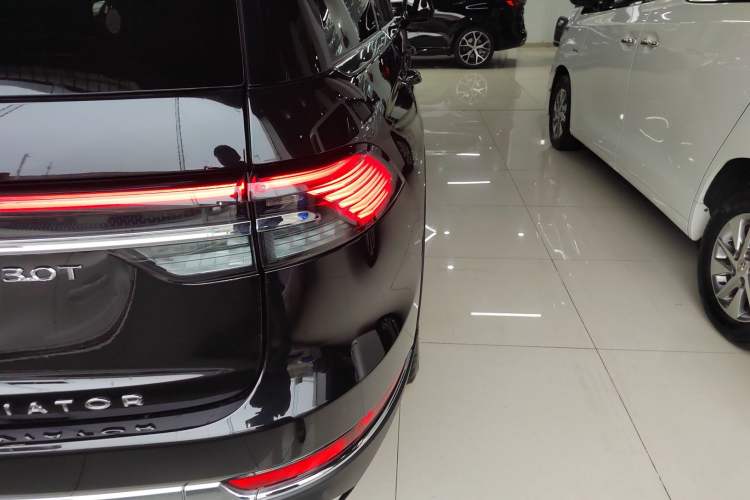 Used Lincoln Aviator 2024 3.0T V6 All-Wheel-Drive Elegance Edition Six Seats
