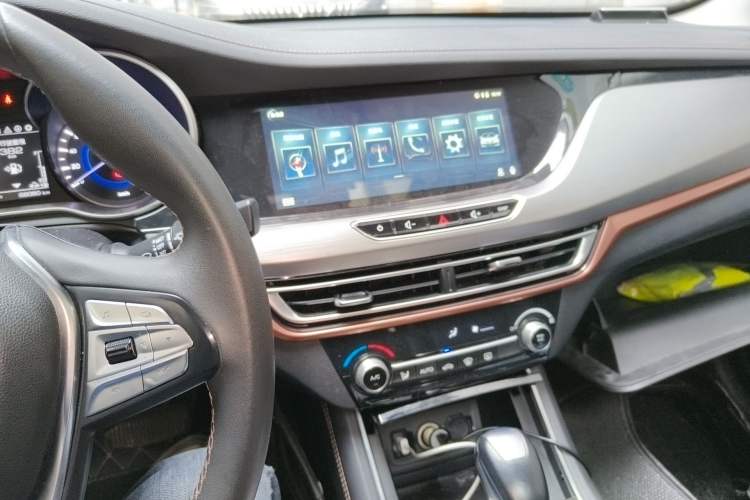 Used CHANGAN Eado 2018 1.6L GDI Automatic Trendy Model China V Standard Audio And AC Panel