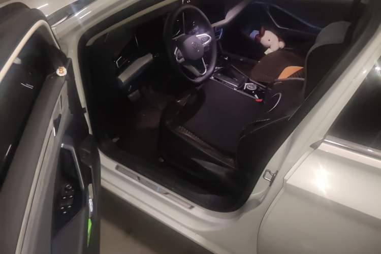 Used Volkswagen Sagitar 2023 300TSI DSG Excellence Edition Driver Seat