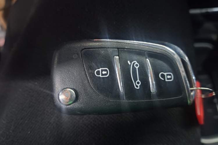 Used Mitsubishi Outlander 2021 Revised Version 2.0L Two-Wheel Drive Comfort Edition 5 Seats
