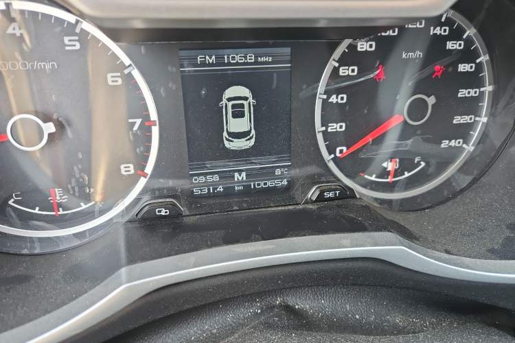 Used Geely Auto Emgrand X7 Sport 2016 2.0L Manual ZhiShang Version Odometer Close Up