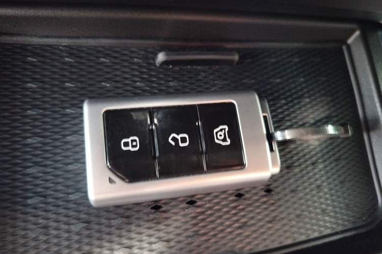 Used 212 T01 2025 2.0T Changfeng
