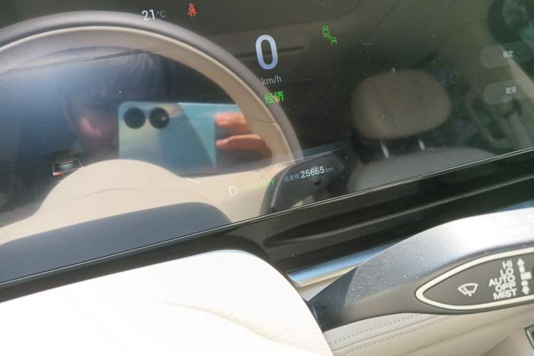 Used VOYAH Dream 2022 0-Emission Version Range of 475 km Odometer Close Up