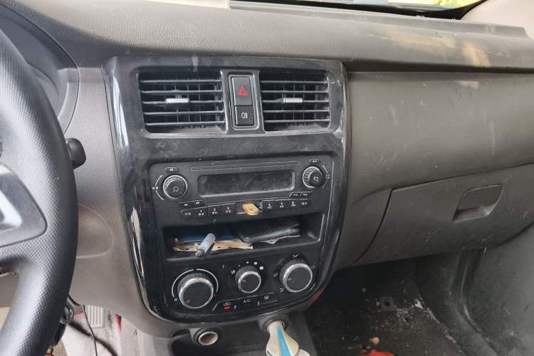 Used Wuling Rongguang V 2016 1.5L Standard Version Audio And AC Panel