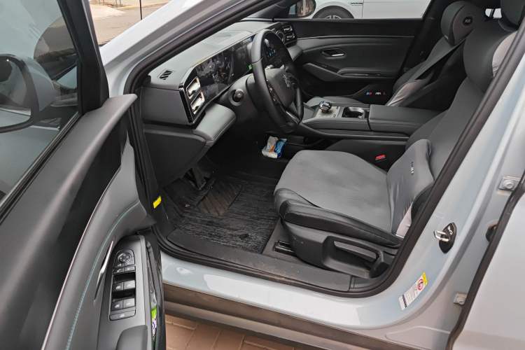 Used BYD Qin L 2024 DM-i 80KM Leading Model
