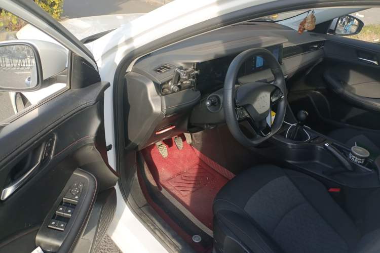 Used Roewe i5 2023 1.5L Manual Comfort Edition
