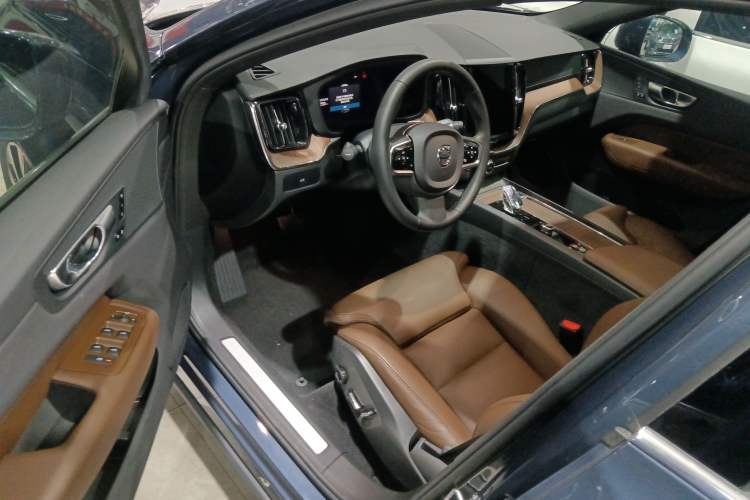 Used Volvo XC60 2023 B5 4x4 Smart Luxury Edition