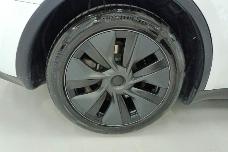 Used Tesla Model Y 2024 Long-Range All-Wheel-Drive Version