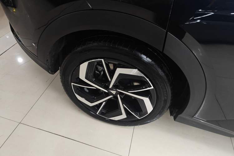 Used Deepal S07 2025 215Max Huawei Qiankun Intelligent Driving ADS SE Range-Extended Version
