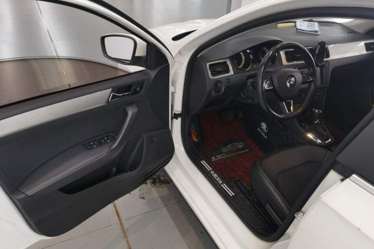 Used Skoda Rapid Spaceback 2018 1.6L Automatic Comfort Edition