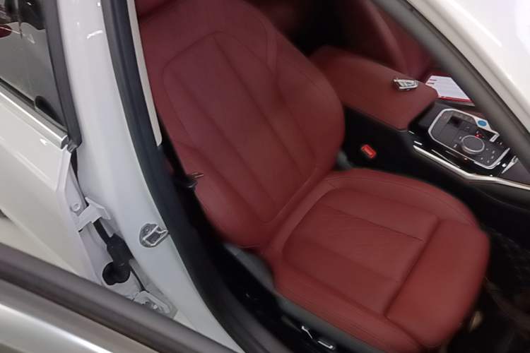 Used BMW i3 2024 eDrive 35 L
