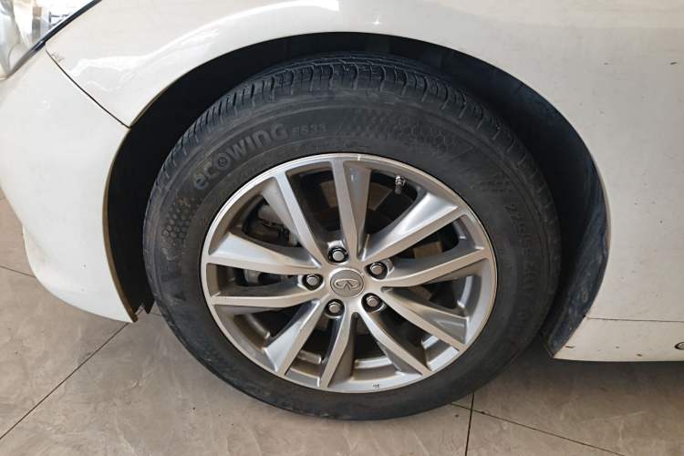 Used Infiniti Q50L 2015 2.0T Comfort Edition Exterior 4