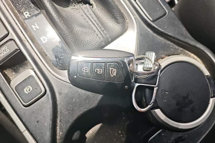 Used Hyundai Santa Fe 2013 2.4L Automatic Two-Wheel Drive Smart Version Vehicle Key