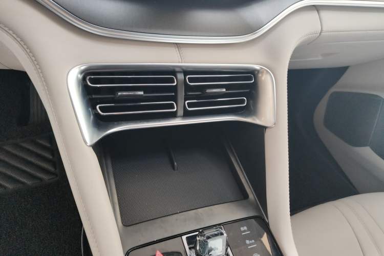 Used BYD Song PLUS New Energy 2025 DM-i 112KM Prestige Model Audio And AC Panel