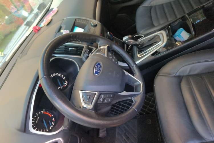 Used Ford Edge 2018 EcoBoost 245 Two-Wheel-Drive Platinum Edition 7-Seater China V Emission Standard Steering Wheel