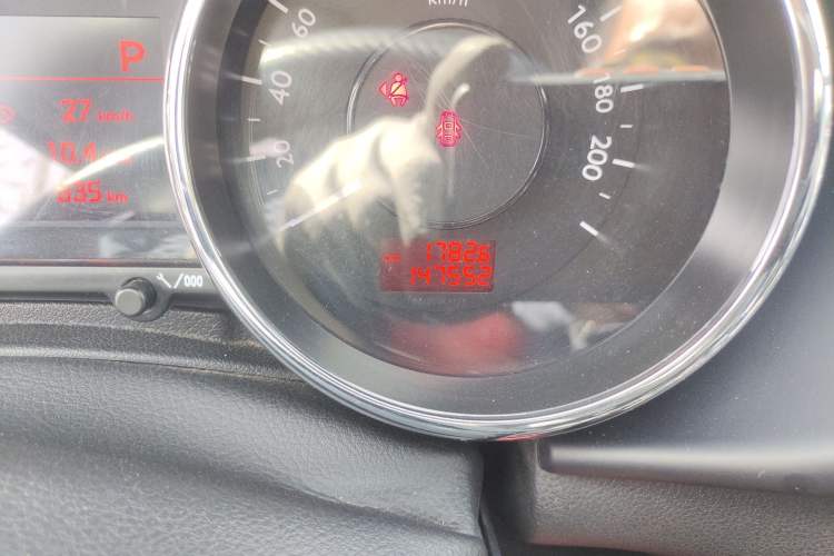 Used Peugeot 3008 2013 1.6THP Roland Garros Edition Odometer Close Up