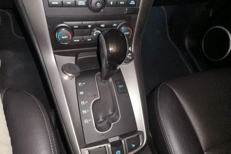 Used Chevrolet Captiva 2015 2.4L 4x4 Flagship Edition 7-Seater