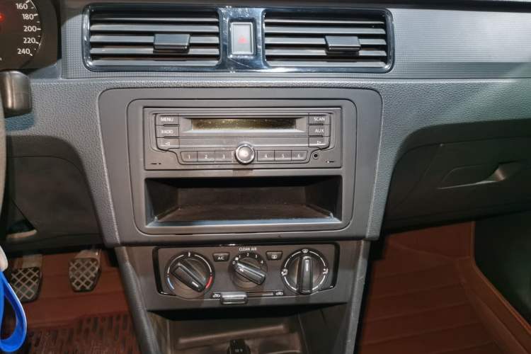 Used Volkswagen Santana 2015 1.6L Manual Fashion Edition