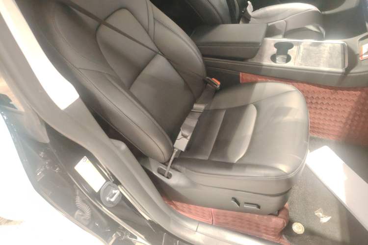 Used Tesla Model Y 2023 Long-Range All-Wheel-Drive Version