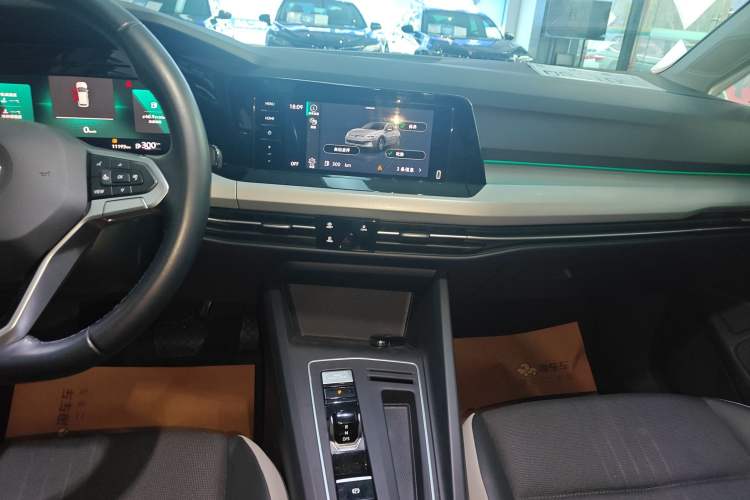 Used Volkswagen Golf 2021 280TSI DSG Pro Audio And AC Panel