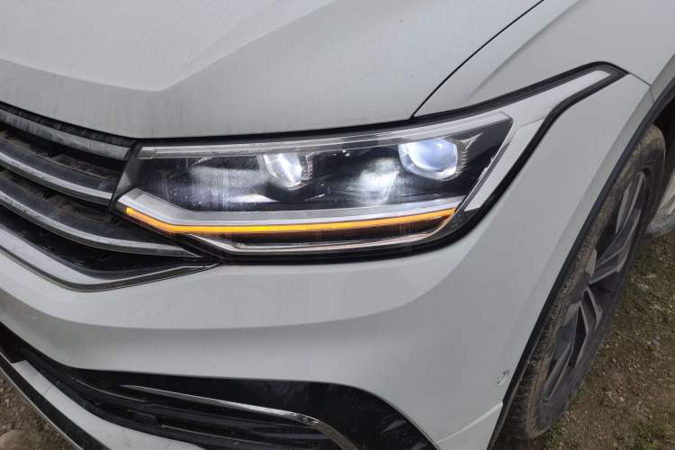 Used Volkswagen Tiguan L 2023 380TSI Automatic All-Wheel Drive R-Line Enhanced 7-Seater Left Front Headlight