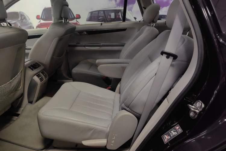 Used Mercedes-Benz R-Class 2010 R 350 L 4MATIC Grand Edition Left Rear Seat
