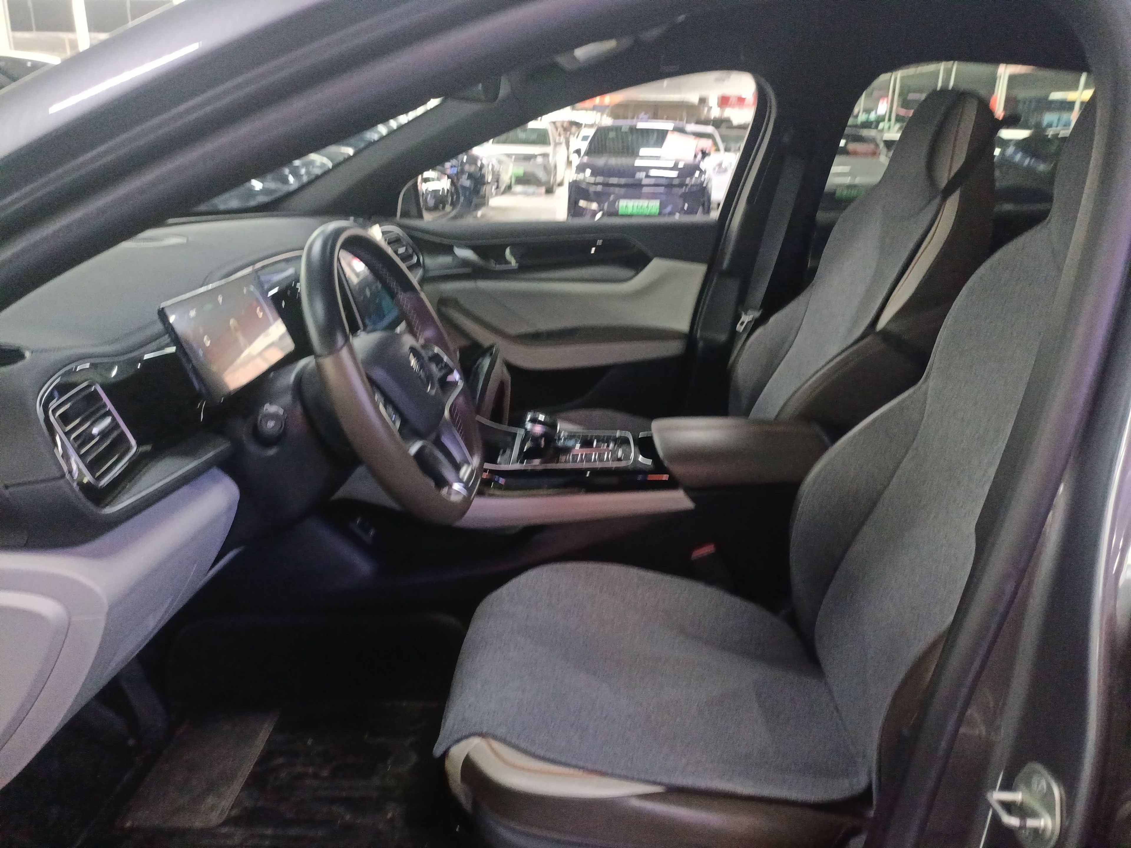 Переднее сиденье в автомобиле