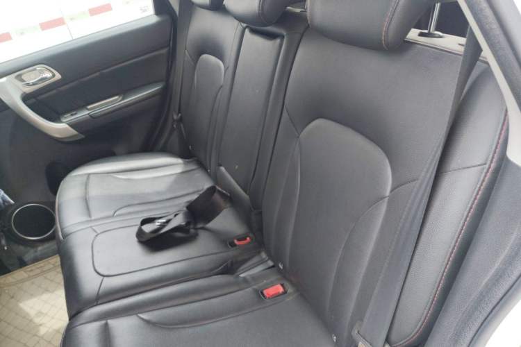 Used Haval H6 2015 Upgraded Model 1.5T Manual Two-Wheel Drive Elite Version
