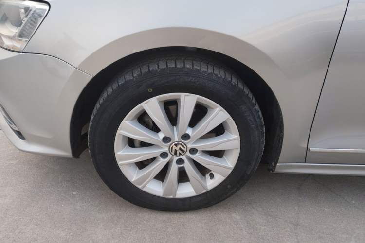 Used Volkswagen Sagitar 2016 230TSI 25th Anniversary Edition Exterior 7