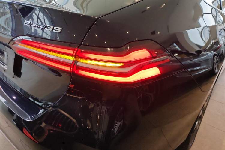 Used BMW i5 2024 eDrive 35L Luxury Package
