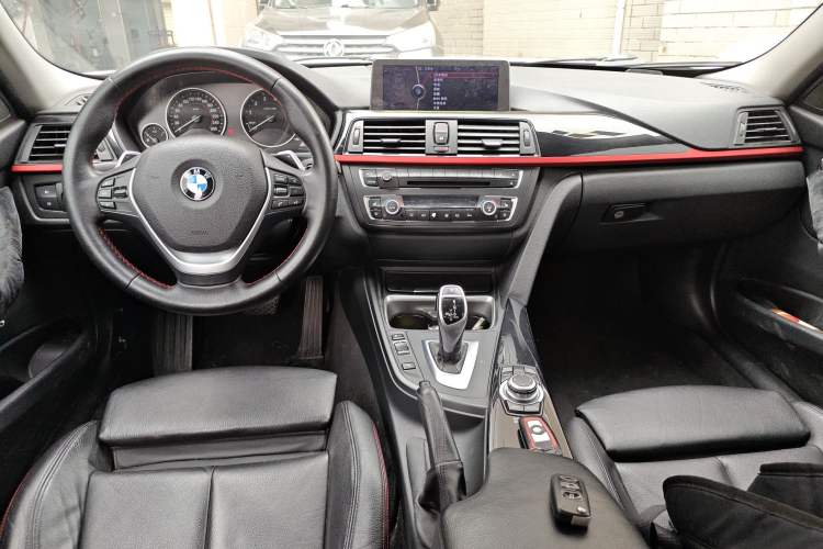 Used BMW 3 Series 2013 328i Sport Design Package Center Console
