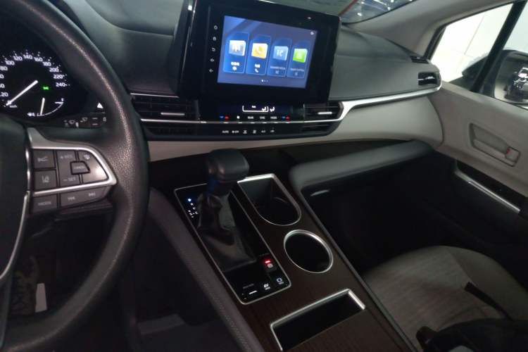 Used Toyota Sienna 2023 2.5L Hybrid Comfort Edition