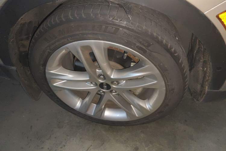 Used Lincoln MKC 2014 2.0T Four-Wheel Drive Luxury Edition Right Front Wheel Hub