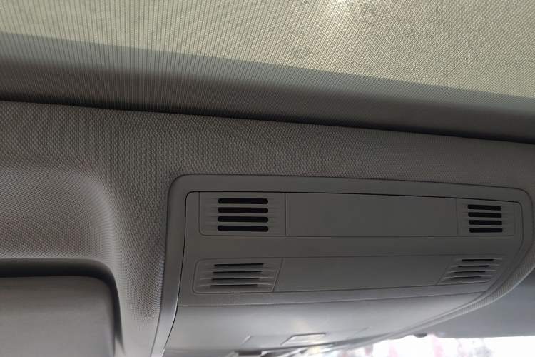 Used Volkswagen Tayron 2023 300TSI Two-Wheel-Drive Luxury Plus Advanced Edition Headliner