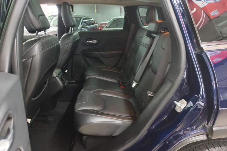 Used Jeep Cherokee 2016 2.0L Superior Edition