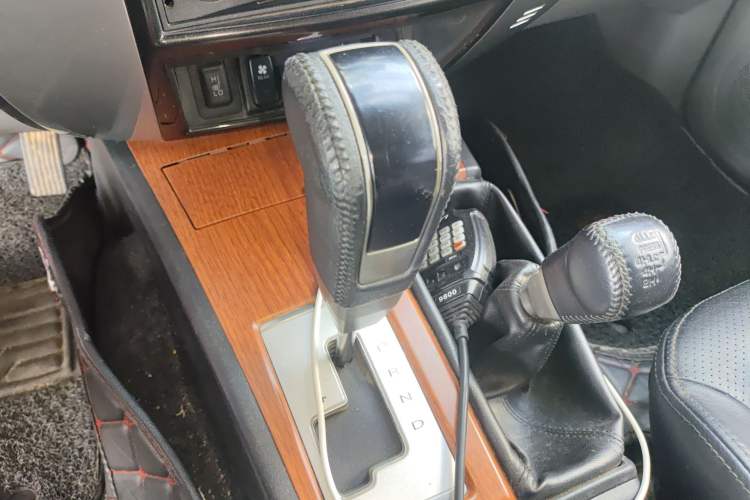 Used Mitsubishi Pajero Sport 2011 3.0L Luxury Navigation Edition Gear Lever